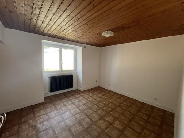 Maison à louer 655 € CC Rougnac 4 p 85 m² DPE E
