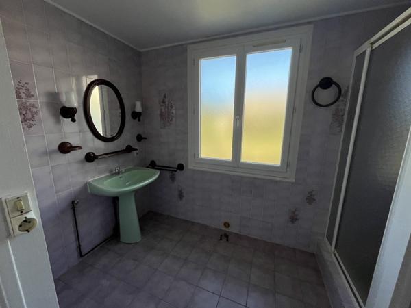 Maison à louer 655 € CC Rougnac 4 p 85 m² DPE E