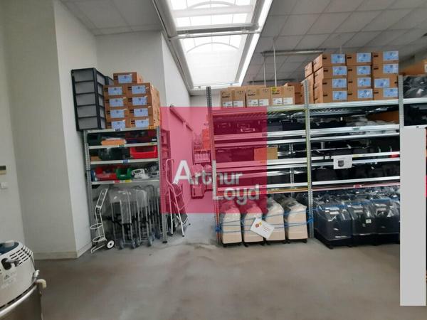 CLERMONT FERRAND A VENDRE ZONE DES GRAVANCHES BUREAUX 1200 M² - BATIMENT INDEPENDANT - PARKING
