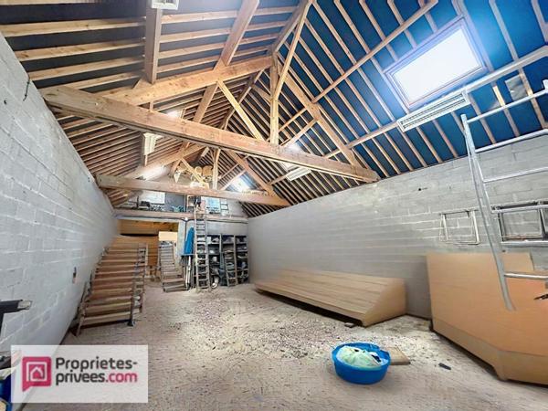 Maison moderne au calme au coeur du pays d'auge , avec ses annexes dont 5 garages