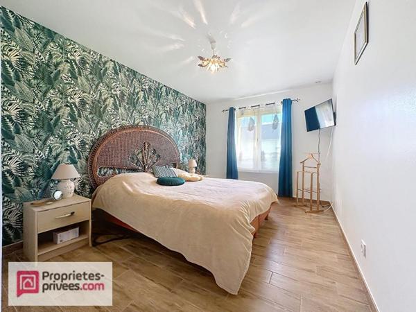 Maison moderne au calme au coeur du pays d'auge , avec ses annexes dont 5 garages