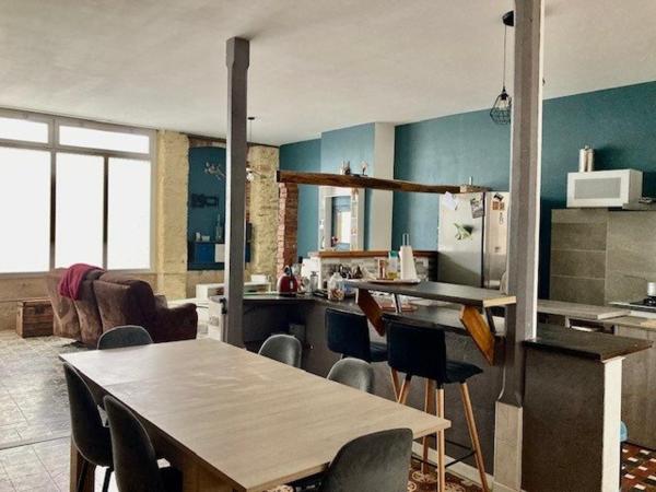 MAISON DE VILLE AVEC JARDIN ET GARAGE