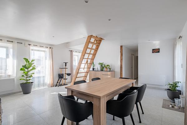 Maison en pierres 83m2 rénovée et potentiel à l'étage - Ferel