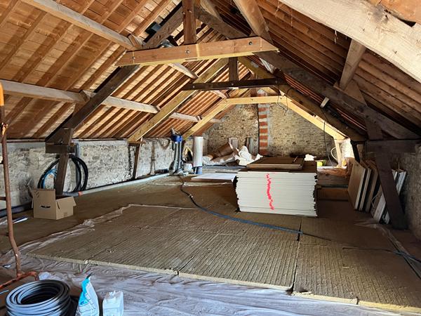 Maison en pierres 83m2 rénovée et potentiel à l'étage - Ferel