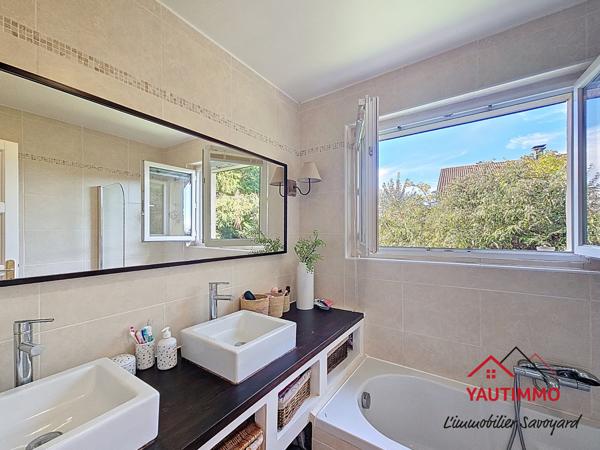 Lucinges (74380) Maison de plain-pied 6 pièces avec vue panoramique sur le Jet d’eau à Cranves-Sales limite Lucinges