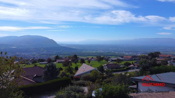 Lucinges (74380) Maison de plain-pied 6 pièces avec vue panoramique sur le Jet d’eau à Cranves-Sales limite Lucinges