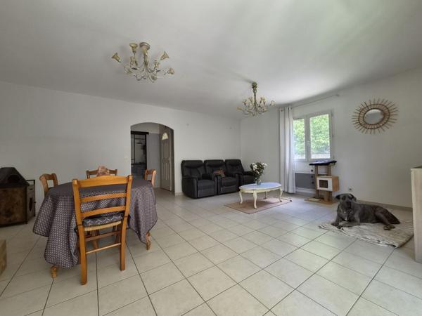 Jolie Villa avec garage de plain pied.