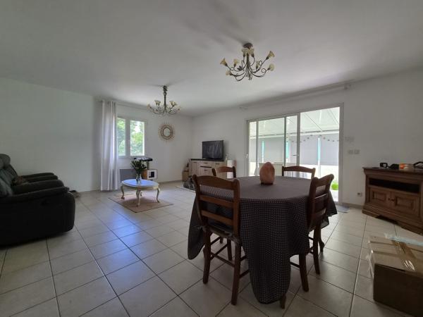 Jolie Villa avec garage de plain pied.