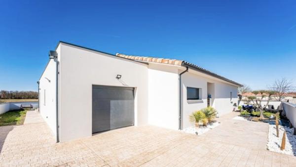 CARBONNE (31390) - VILLA DE 200 m² - CONSTRUCTION RÉCENTE AVEC DES PRESTATIONS HAUT DE GAMME Carbonne (31390)