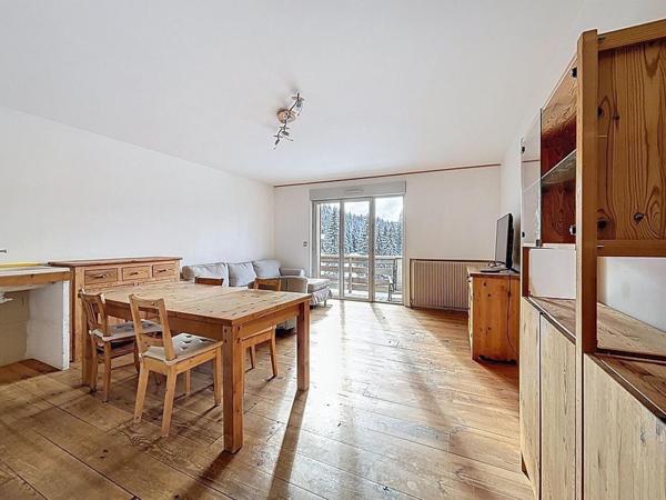 Appartement avec vu dégagée , balcon, cave et garage privatif