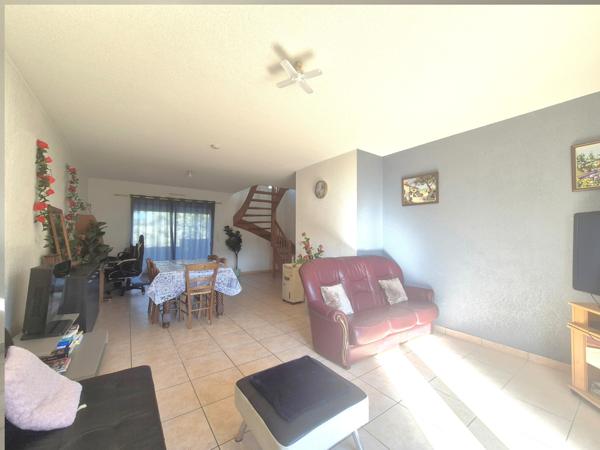 Maison 2 faces avec garage et extérieur