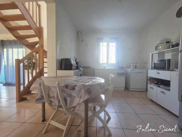 Maison 2 faces avec garage et extérieur