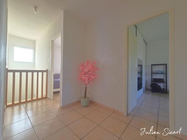 Maison 2 faces avec garage et extérieur