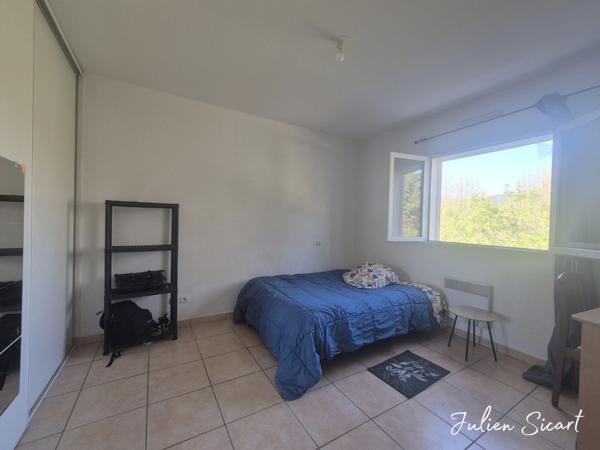 Maison 2 faces avec garage et extérieur