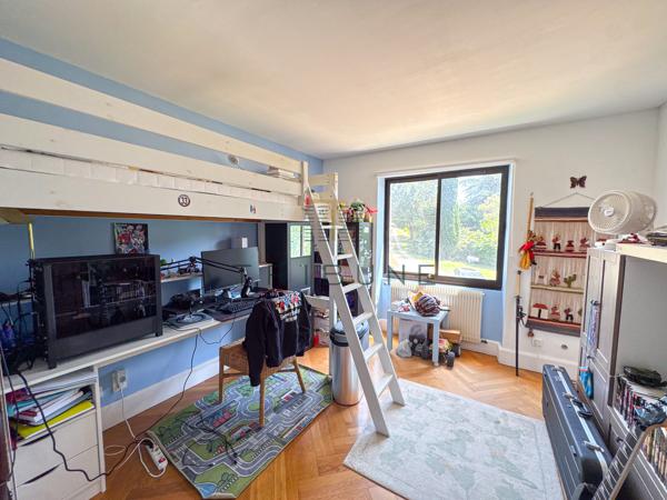 Maison 6 pièce(s) 4 chambre(s) 225 m²