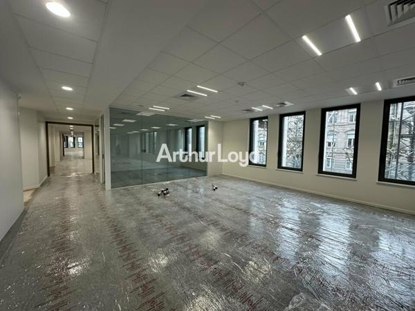 BUREAUX à LOUER de 2841 m²