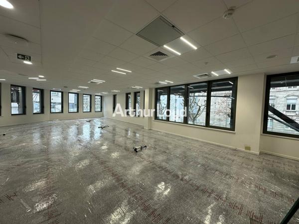 BUREAUX à LOUER de 2841 m²