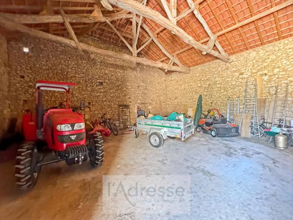 Propriété en pierre avec piscine et dépendances à Duravel (46700)