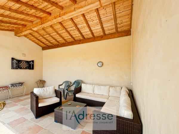 Propriété en pierre avec piscine et dépendances à Duravel (46700)