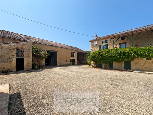 Propriété en pierre avec piscine et dépendances à Duravel (46700)