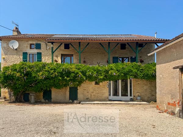 Propriété en pierre avec piscine et dépendances à Duravel (46700)