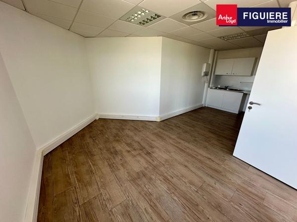 BUREAUX À LOUER EN PLEIN COEUR DE LA ZONE DES JALASSIÈRES