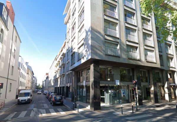 Local commercial à louer à Nantes centre 192 m2 avec parking privatif