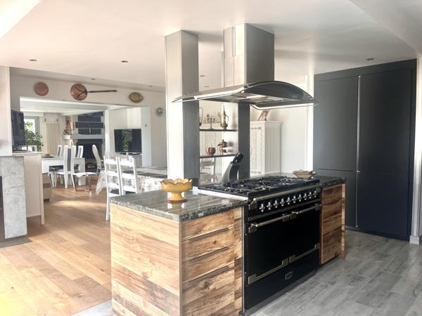 Maison 8 pièces - 250 m²