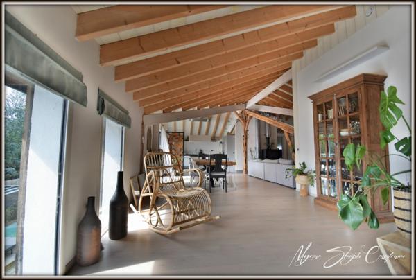 Superbe maison à vendre 8 pièces SOUSTONS (40) PROCHE DU LAC AU CALME.