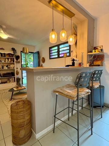 À louer – maison meublée avec charme et cour intérieure - 69m² surface utile, 49m² surface habitable.