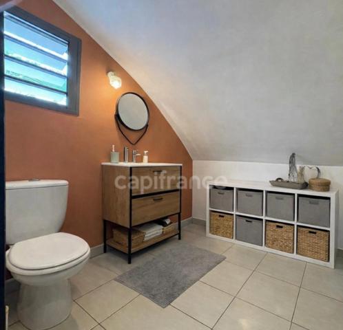 À louer – maison meublée avec charme et cour intérieure - 69m² surface utile, 49m² surface habitable.