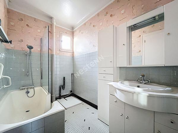 NANTES Rond Point de Vannes - Appartement 5 pièce(s) 111.54 m2 - 3 chambres / ascenseur / balcon / parking / DPE en C