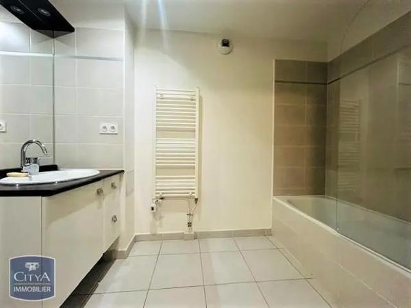 Appartement à louer 2 pièces 59.8m²