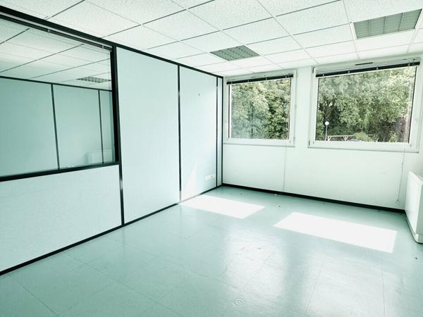 BUREAUX à VENDRE de 447.74 m²