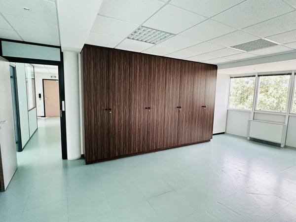 BUREAUX à VENDRE de 447.74 m²
