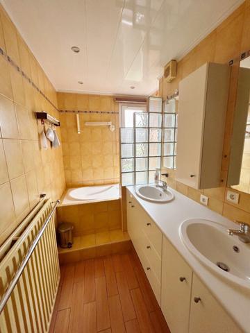 Appartement 4 pièce(s) 97 m2 proche Odyssud