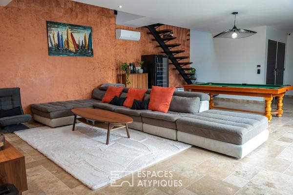 Maison contemporaine avec piscine et extérieur détente