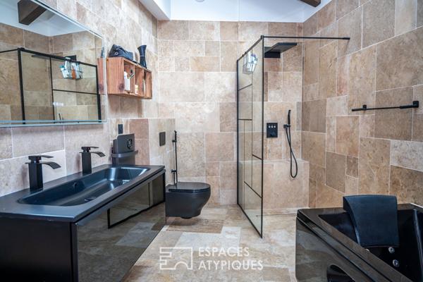 Maison contemporaine avec piscine et extérieur détente