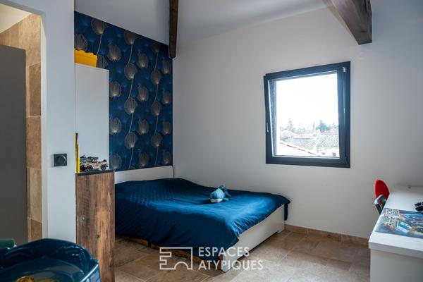 Maison contemporaine avec piscine et extérieur détente