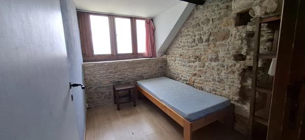 Maison composée de deux parties séparées (ou pas) 10 pièces 167 m2, LA CHAPELLE AUBAREIL (24)