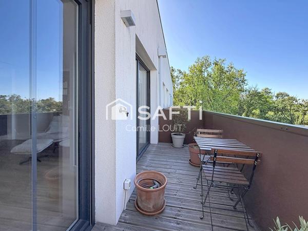T3 récent avec terrasse et 2 stationnements