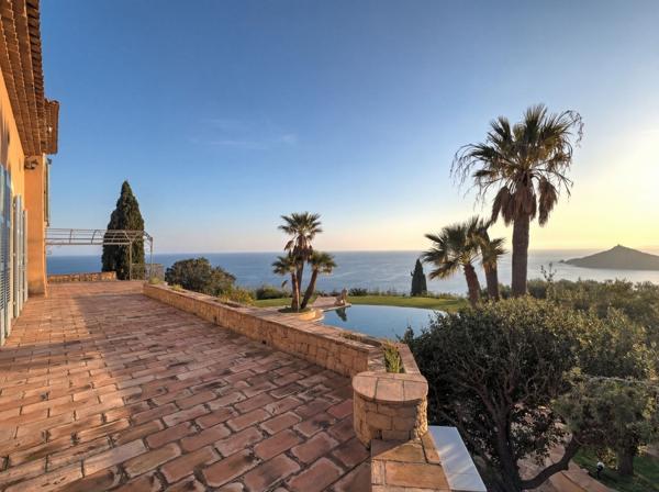 Vente Bastide Saint-Raphaël 7 Pièces 390 m²