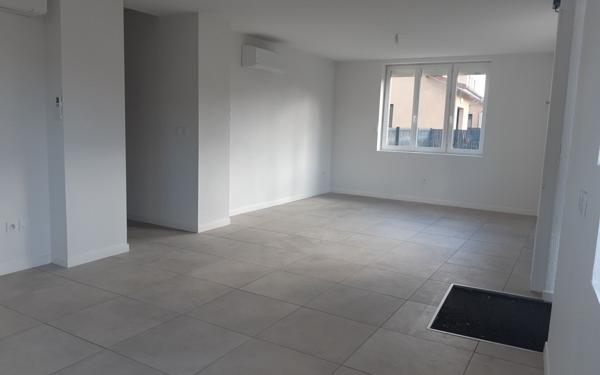 Maison à louer    3 pièces •  Saint-Hilaire-de-la-Côte