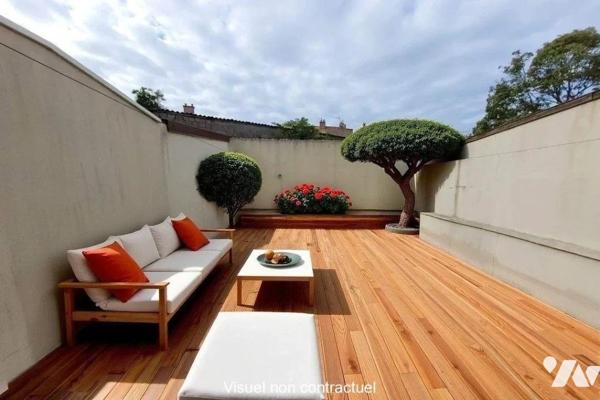 Située dans le quartier Henriville, maison mitoyenne composée :

Au rez-de-chaussée :
- entr...