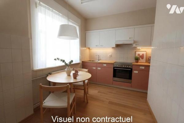 Située dans le quartier Henriville, maison mitoyenne composée :

Au rez-de-chaussée :
- entr...