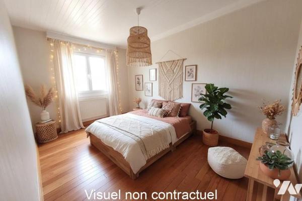 Située dans le quartier Henriville, maison mitoyenne composée :

Au rez-de-chaussée :
- entr...