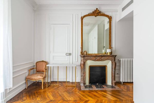 MAGNIFIQUE APPARTEMENT A 2 PAS DES CHAMPS ELYSEES