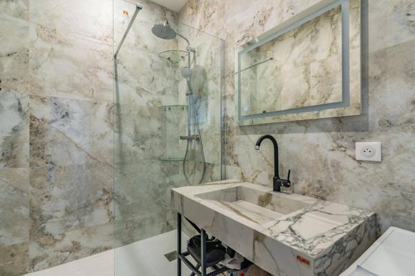 MAGNIFIQUE APPARTEMENT A 2 PAS DES CHAMPS ELYSEES