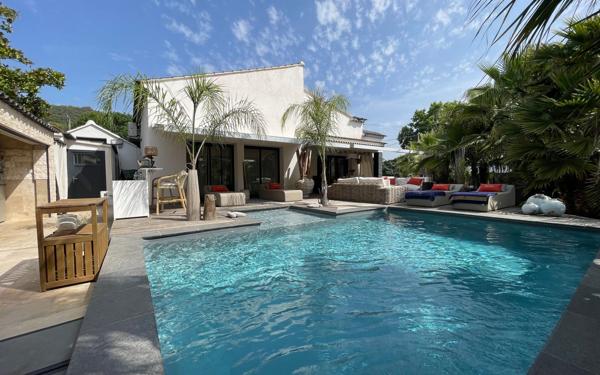 Maison à vendre    6 pièces •  Le Beausset