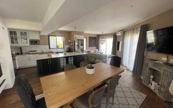 Maison à vendre    6 pièces •  Le Beausset